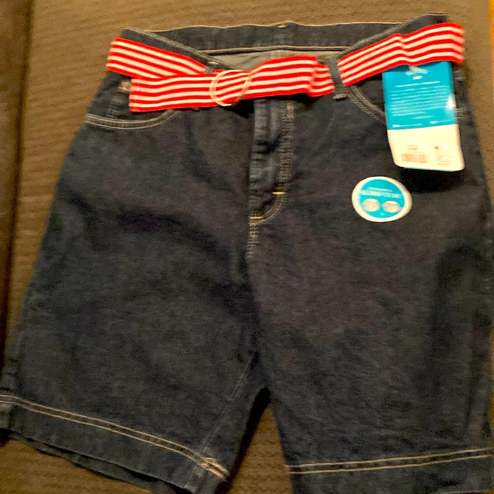 Ladies brand new jean shorts. Never worn size 8 medium